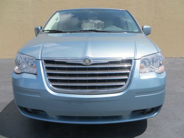 Chrysler Town and Country 3.5 MiniVan