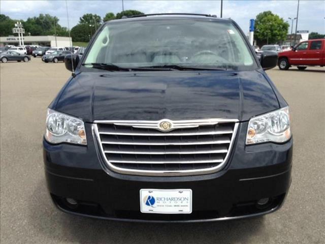 Chrysler Town and Country 3.5 MiniVan