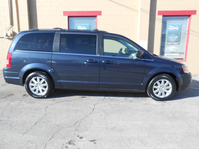 Chrysler Town and Country 3.5 MiniVan