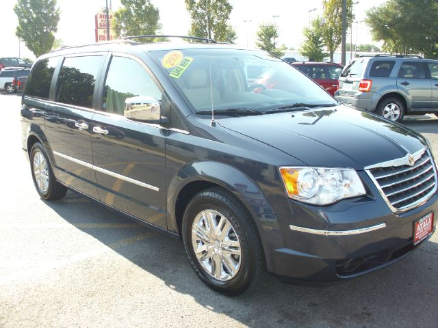 Chrysler Town and Country 2008 photo 0