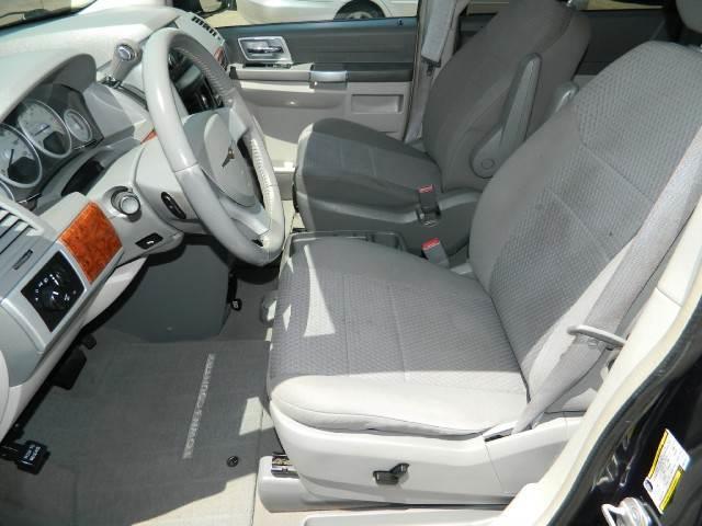 Chrysler Town and Country 2008 photo 15