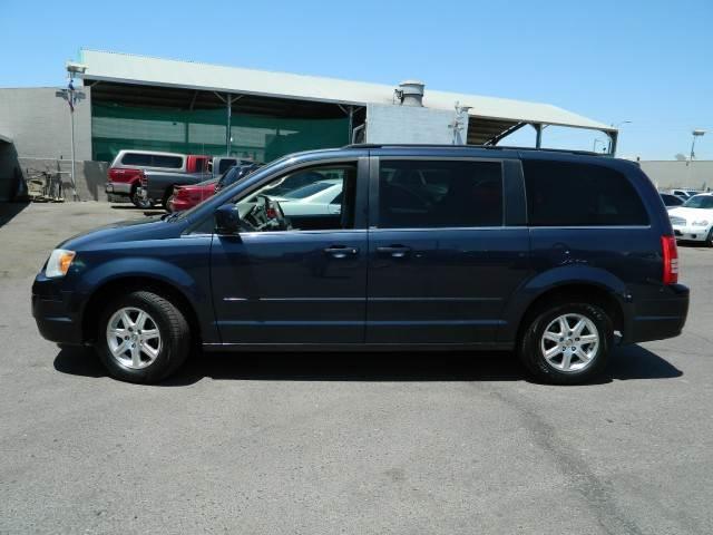 Chrysler Town and Country 2008 photo 16