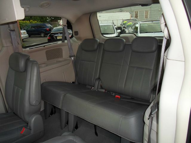 Chrysler Town and Country 2008 photo 13