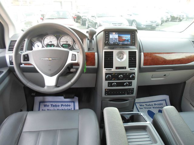 Chrysler Town and Country 2008 photo 27