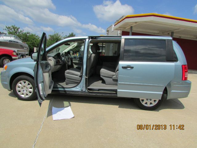 Chrysler Town and Country 2008 photo 1