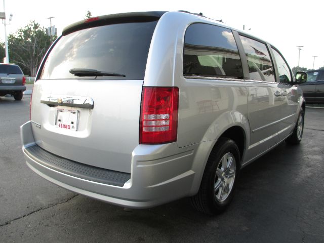 Chrysler Town and Country 3.5 MiniVan