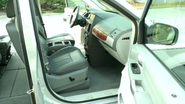 Chrysler Town and Country 3.5 MiniVan