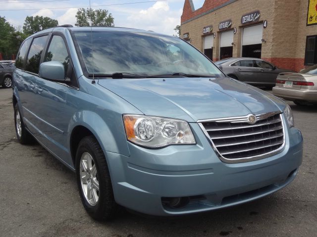 Chrysler Town and Country 3.5 MiniVan