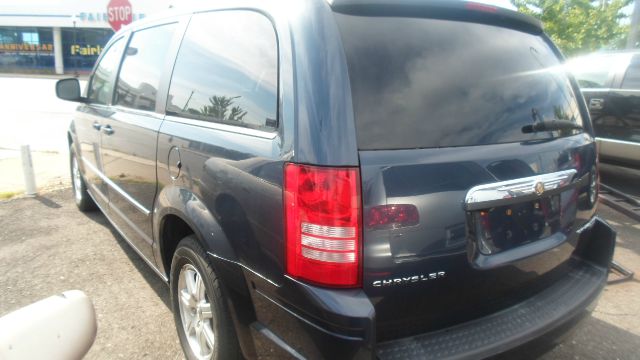 Chrysler Town and Country 3.5 MiniVan