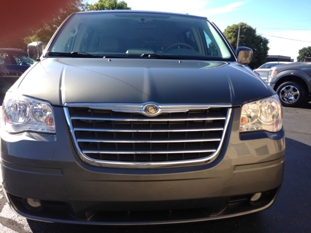 Chrysler Town and Country 3.5 MiniVan