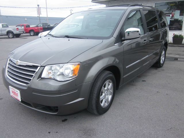 Chrysler Town and Country EX GAS Saverlooks Greathybrid Hatchback MiniVan