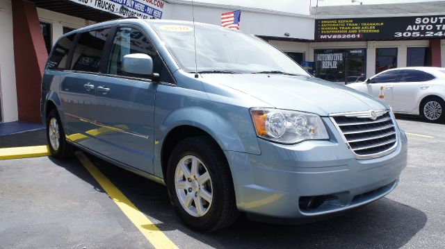 Chrysler Town and Country 3.5 MiniVan