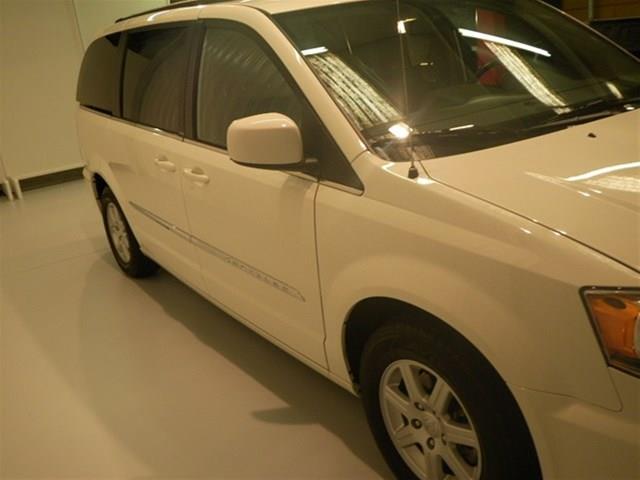 Chrysler Town and Country 2012 photo 5