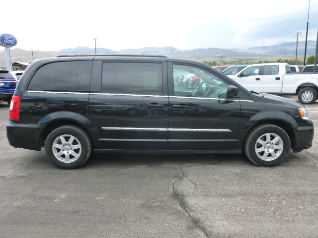 Chrysler Town and Country 3.5 MiniVan