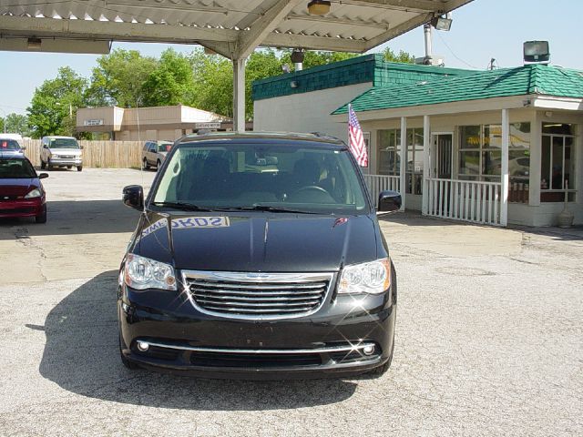 Chrysler Town and Country 2012 photo 14