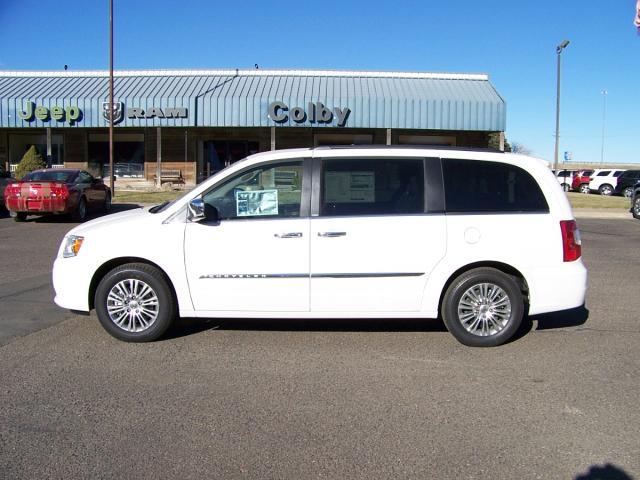 Chrysler Town and Country Limited NAV 4X4 MiniVan