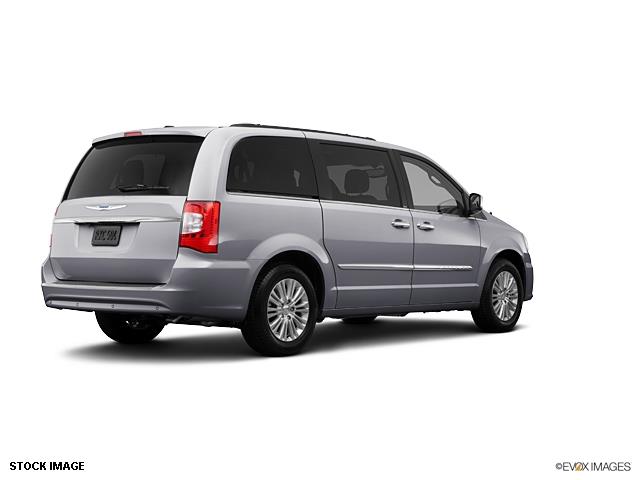 Chrysler Town and Country 2013 photo 10
