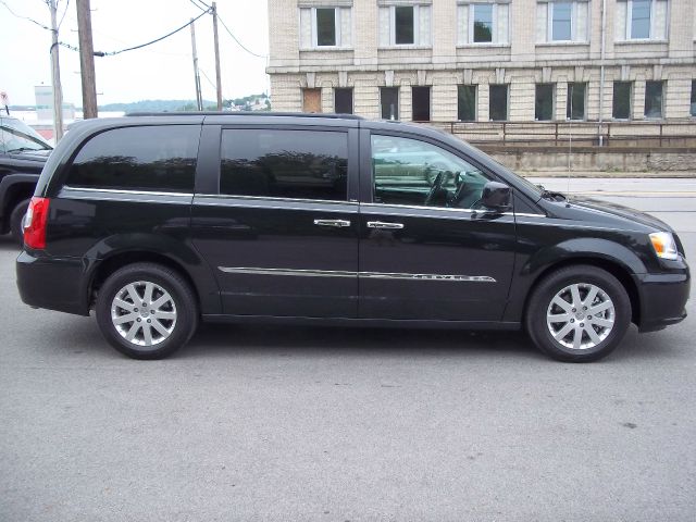 Chrysler Town and Country 3.5 MiniVan