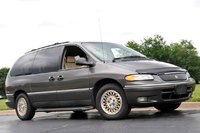 Chrysler Town and Country S Sedan Under FULL Factory Warranty MiniVan