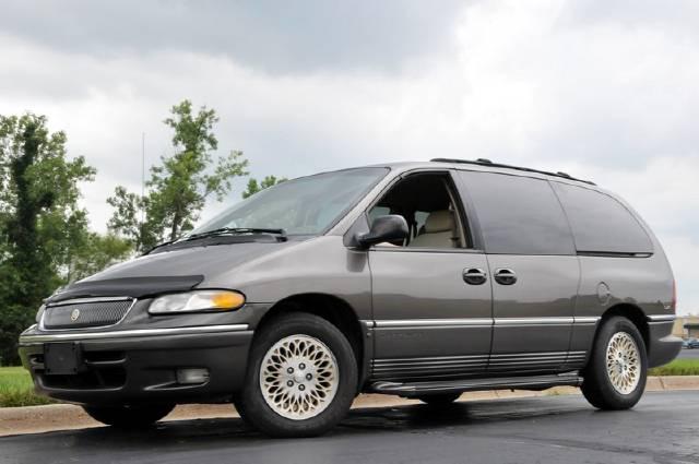 Chrysler Town and Country S Sedan Under FULL Factory Warranty MiniVan