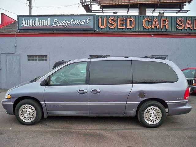 Chrysler Town and Country S Sedan Under FULL Factory Warranty MiniVan