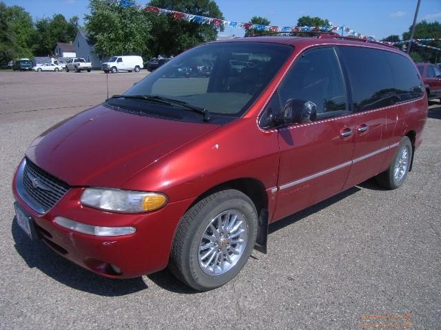 Chrysler Town and Country SLT 25 MiniVan