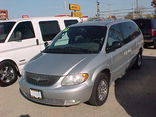 Chrysler Town and Country SLT 25 MiniVan