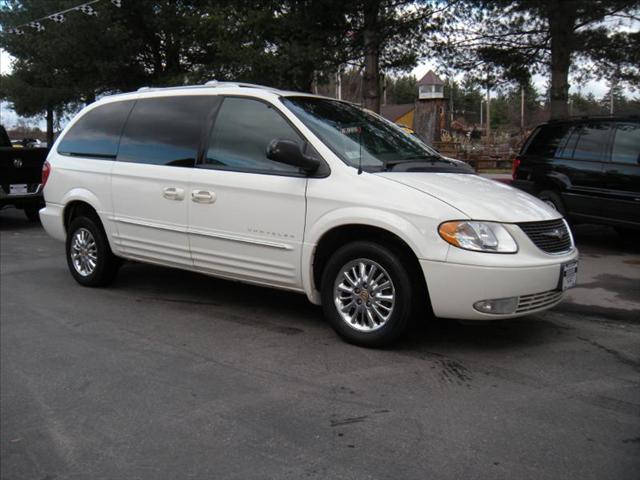 Chrysler Town and Country SLT 25 MiniVan