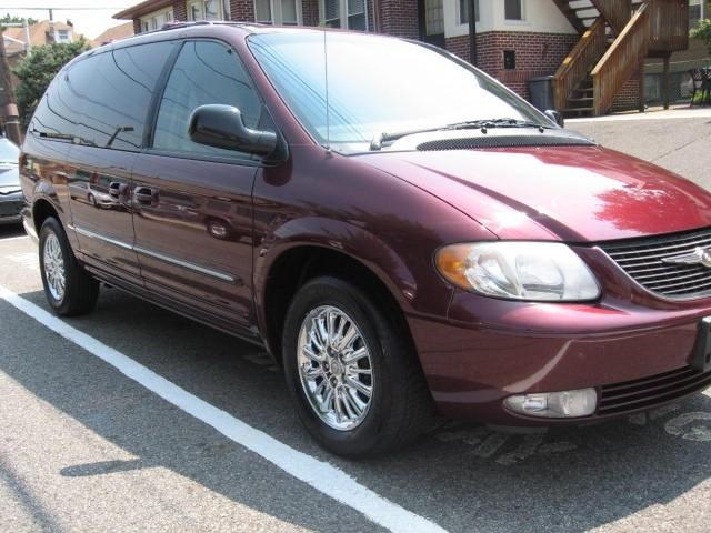 Chrysler Town and Country SLT 25 MiniVan