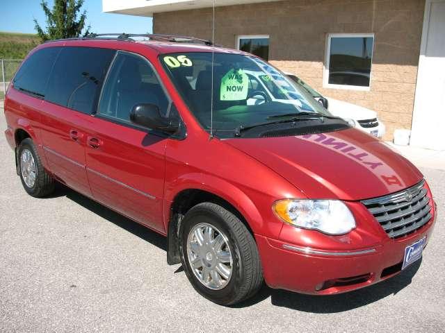 Chrysler Town and Country SLT 25 MiniVan