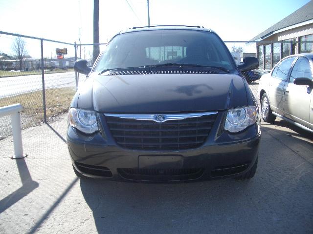 Chrysler Town and Country 3.5 MiniVan