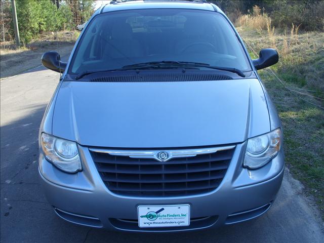 Chrysler Town and Country 3.5 MiniVan