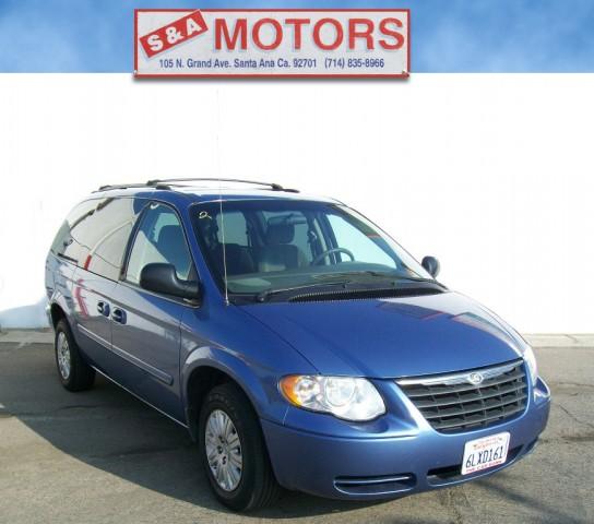 Chrysler Town and Country 4dr Sdn 4.3L 4matic AWD Sedan MiniVan