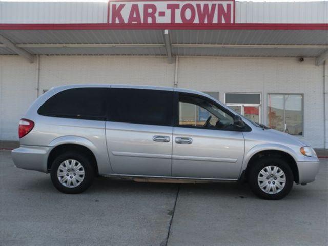 Chrysler Town and Country CLUB CAB SLT 4X4 MiniVan