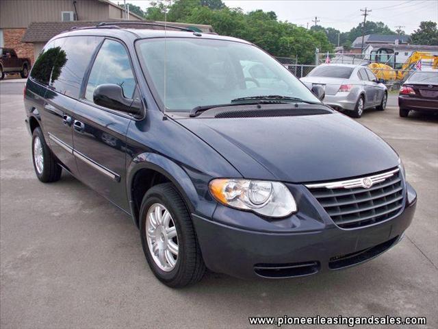 Chrysler Town and Country 3.5 MiniVan