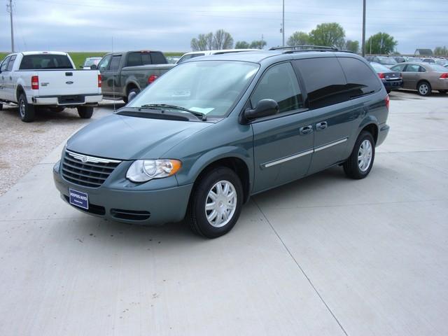 Chrysler Town and Country 3.5 MiniVan