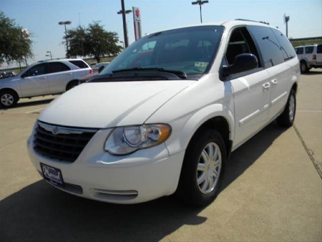 Chrysler Town and Country 3.5 MiniVan