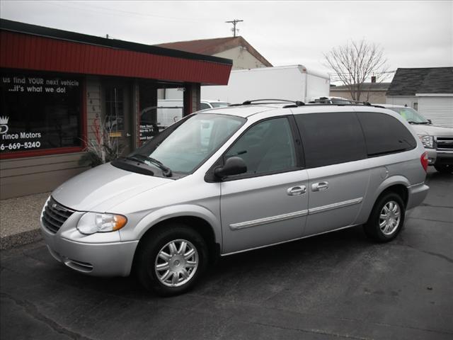 Chrysler Town and Country 3.5 MiniVan