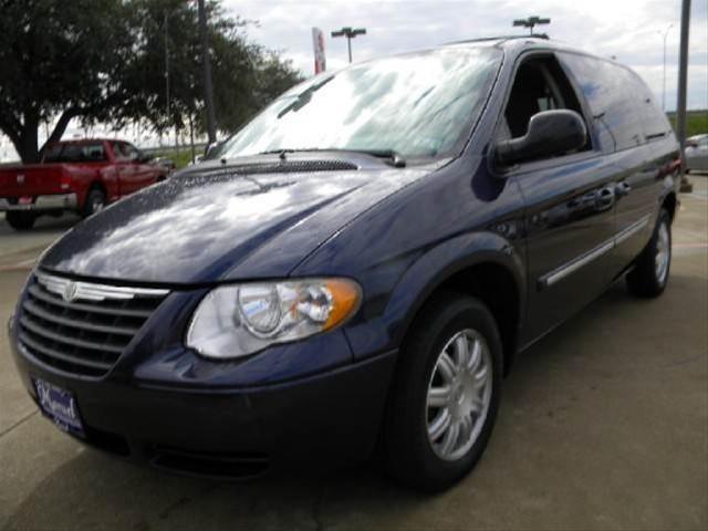 Chrysler Town and Country 3.5 MiniVan