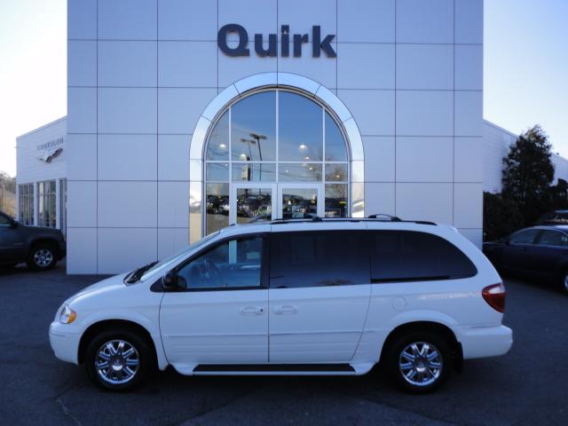 Chrysler Town and Country SLT 25 MiniVan