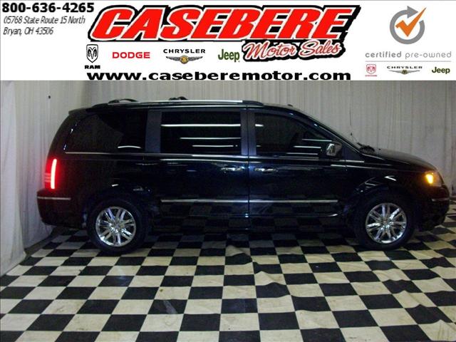 Chrysler Town and Country SLT 25 MiniVan