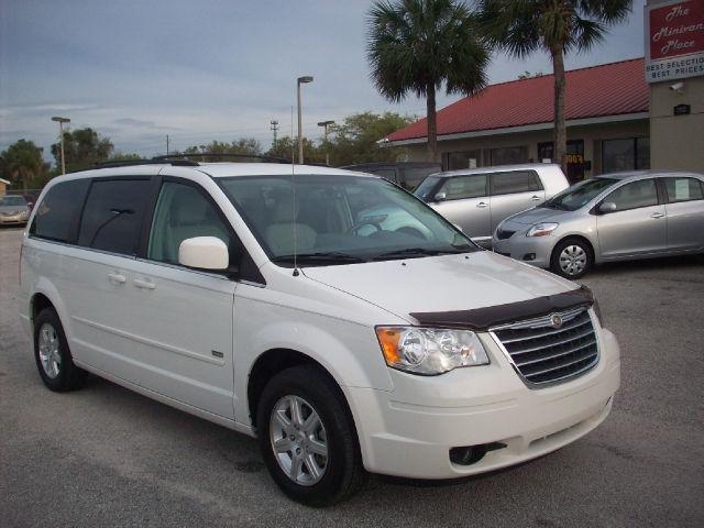 Chrysler Town and Country 3.5 MiniVan