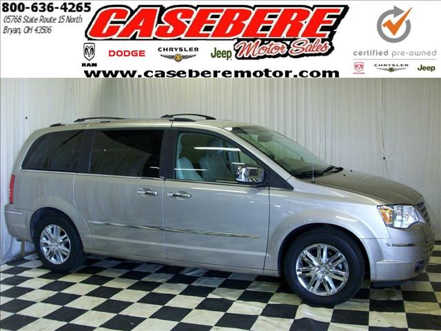 Chrysler Town and Country SLT 25 MiniVan