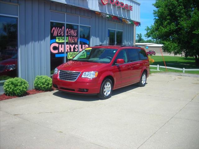 Chrysler Town and Country Laranie MiniVan