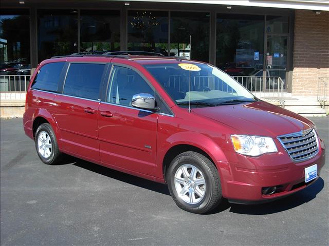 Chrysler Town and Country 3.5 MiniVan