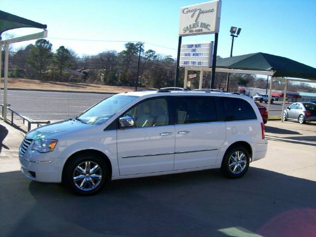 Chrysler Town and Country SLT 25 MiniVan