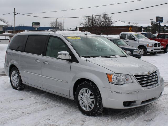 Chrysler Town and Country SLT 25 MiniVan