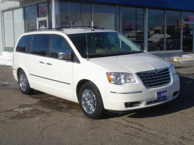 Chrysler Town and Country SLT 25 MiniVan