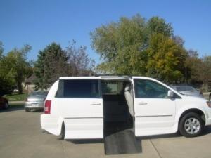 Chrysler Town and Country 3.5 MiniVan