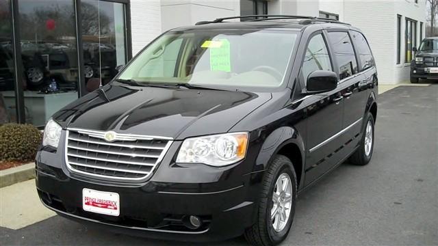 Chrysler Town and Country 3.5 MiniVan